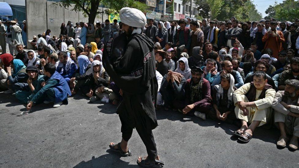 Shefi i bankës së Afganistanin paralajmëron kolapsin në sistem