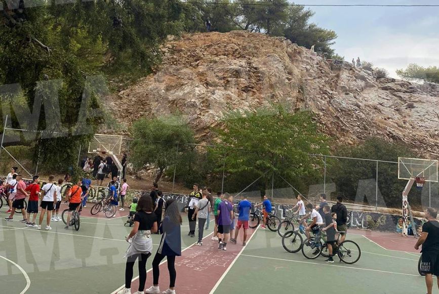 Po bënte foto, adoleshentja bie nga 14 metra lartësi