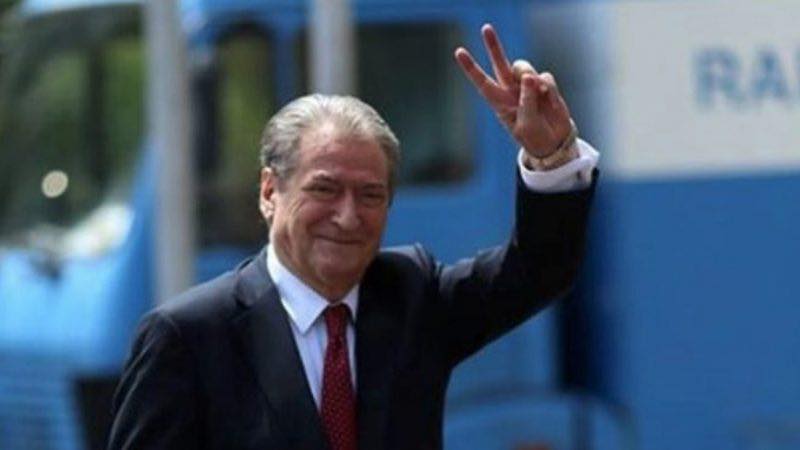 Berisha sfidon me një foto Ramën dhe Bashën në Kuvend