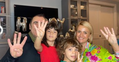 Jeta e re në SHBA, Ilva Tare feston ditëlindjen e të birit, Eduart Selami i bashkohet në foton familjare