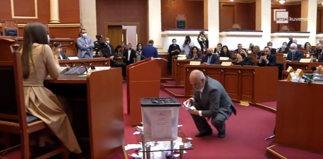 Mblodhi fletët e votimit në tokë, Rama: Mjedisi s’është i majtë apo i djathtë