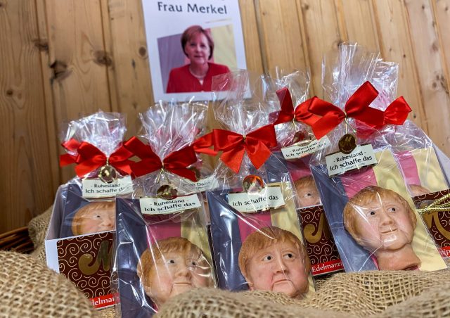 Gjermanët i japin “lamtumirën” Merkelit me ëmbëlsirën e veçantë: Qëndron dy vite, i zgjasim kohën kancelares - Abc News