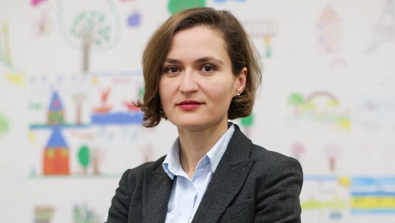 Ish-ministrja e Arsimit: Rektorë dhe dekanë në universitete kanë vjedhur tezat e doktoraturave
