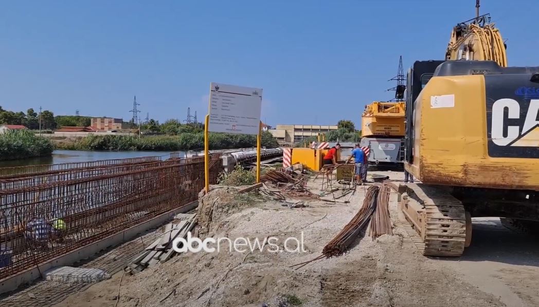 Shkelen afatet për ndërtimin e urës së Darëzezës, banorët: Nuk është bërë, do na kapë behari tjetër