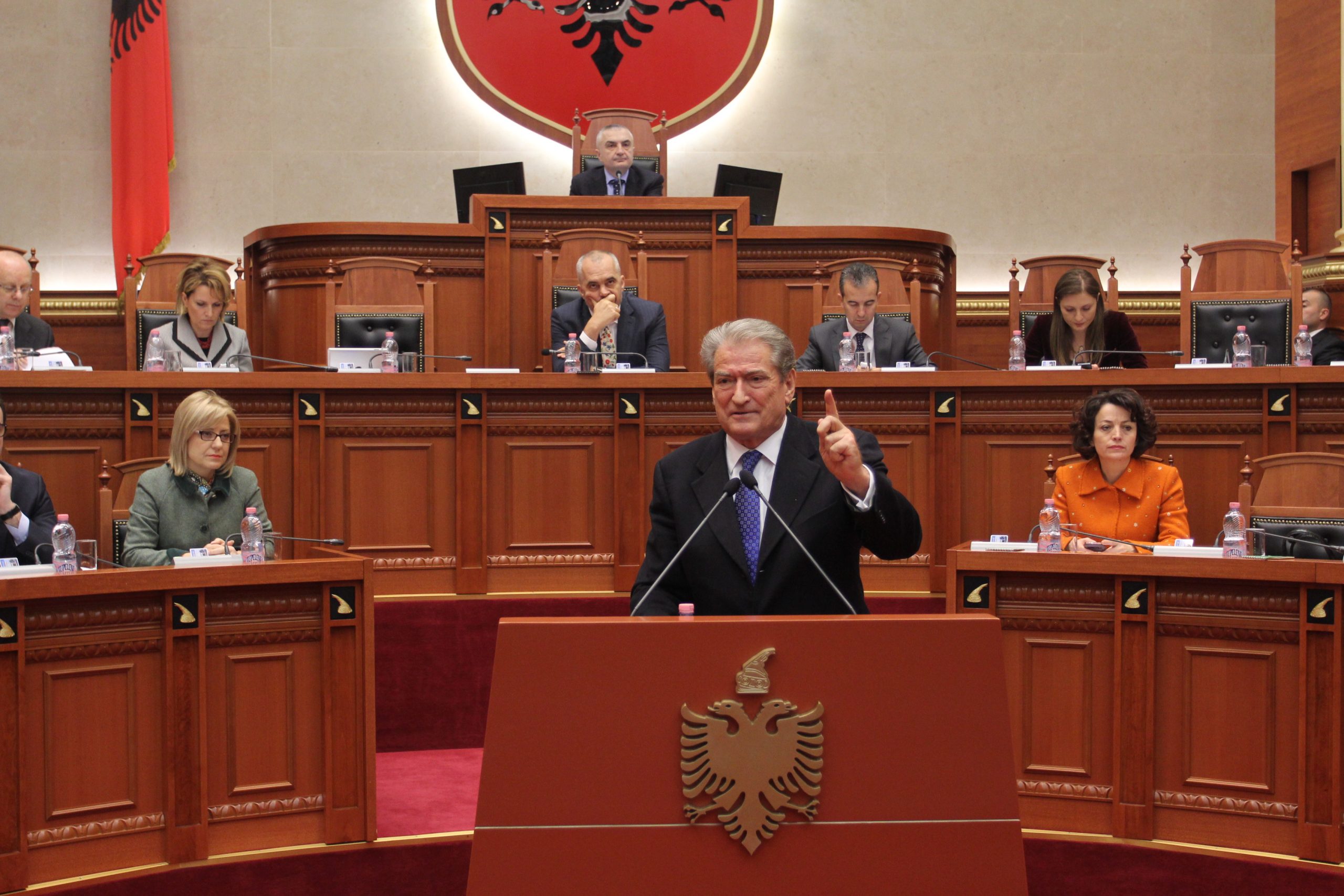 Basha e përjashtoi, po a do të shkojë Berisha në Kuvend?