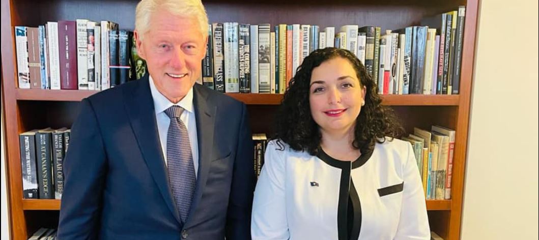 Vjosa Osmani takohet me Bill Clinton: Jemi aleati juaj për paqe në botë kurdo e kudo