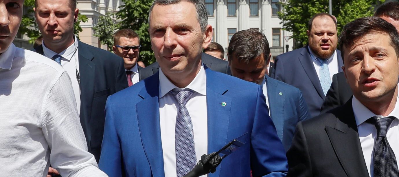 Ukrainë, parlamenti miraton ligjin për oligarkët