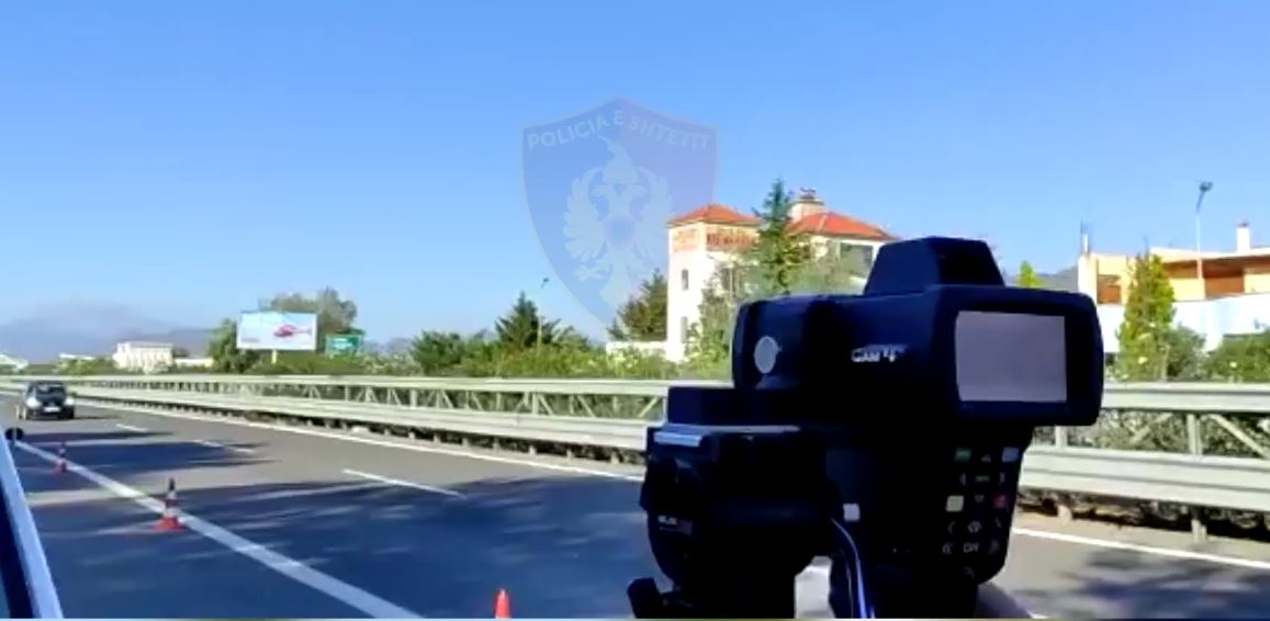 Deri në 180 km/h në Baypass-in e Fierit, policia vendos qindra gjoba gjatë fundjavës, pezullohen 29 patenta