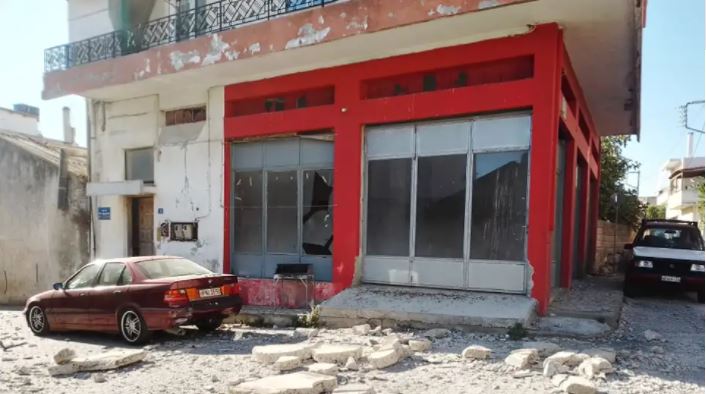 Tërmeti shkund Greqinë, 1 i vdekur dhe disa të lënduar: Banorët dalin nga shtëpitë të alarmuar