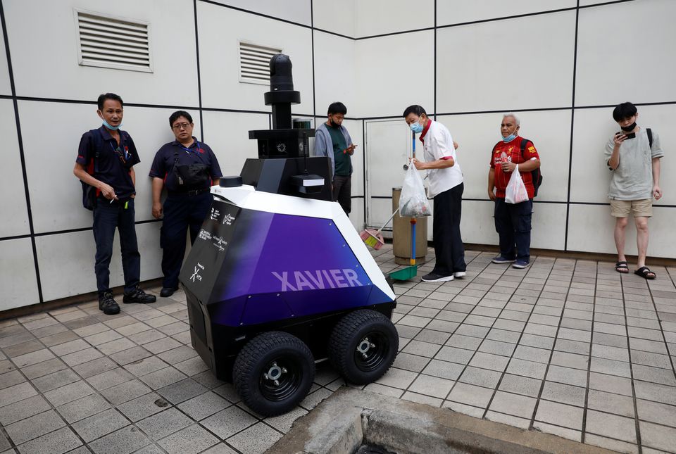 Singapori teston robotët, do të “spiunojnë” qytetarët për shkeljen e rregullave në publik