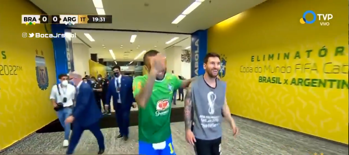 Ndeshja u ndërpre, Messi dhe Neymar kapen duke qeshur (VIDEO)