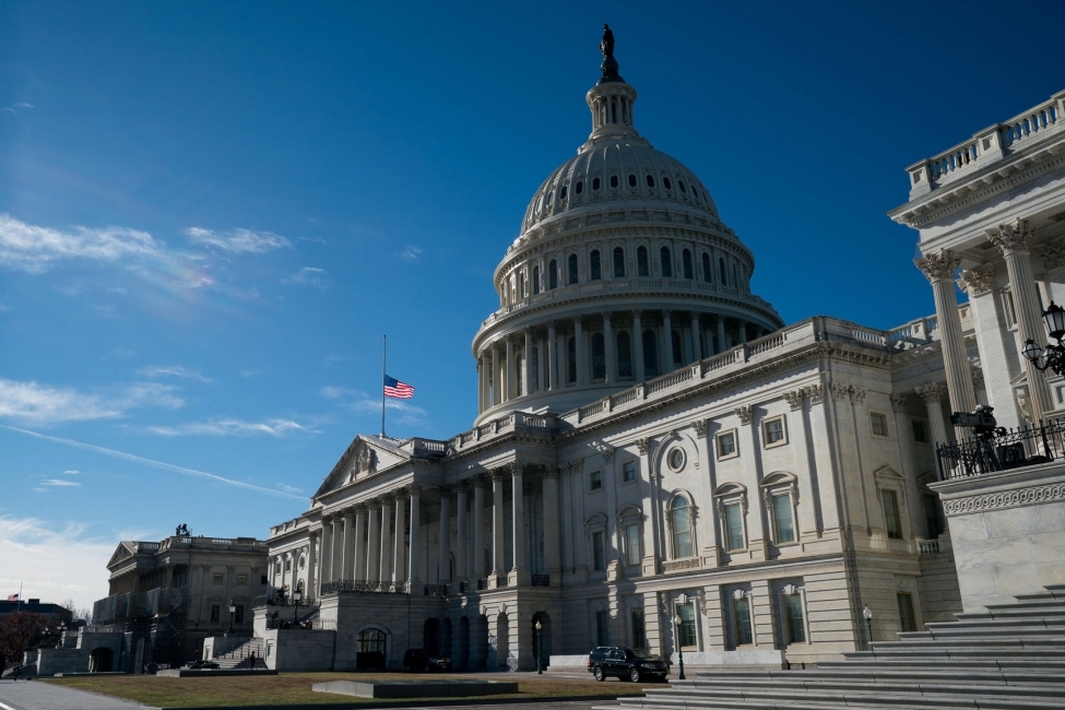 Senati nuk miraton financimin e qeverisë dhe masat për tavanin e borxhit