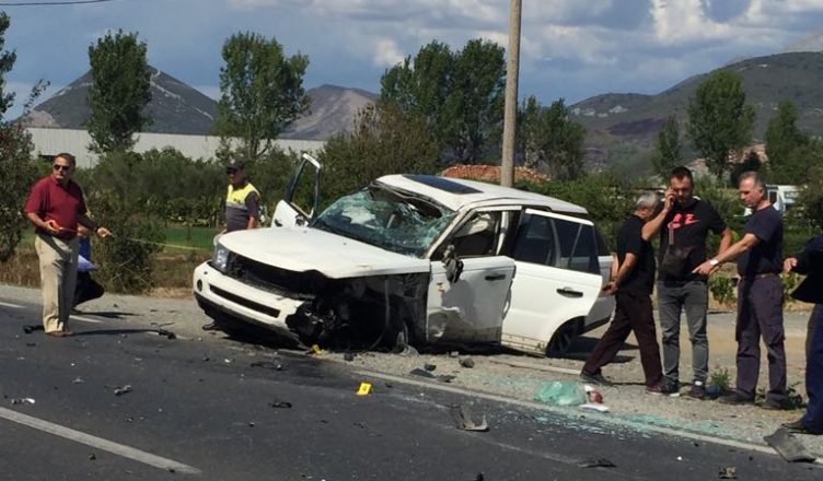 “Land Roveri” del nga rruga në aksin Fier-Levan, plagosen dy persona