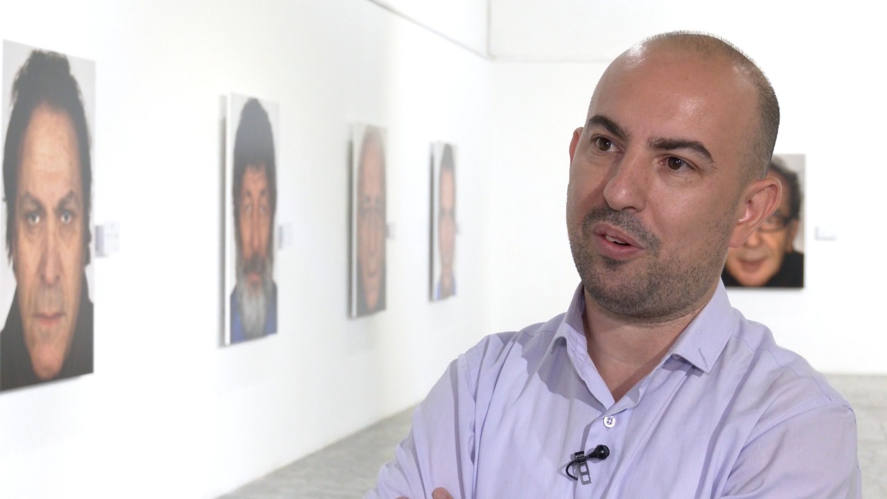 Ana njerëzore e personaliteteve, në objektivin e Edvin Çelos