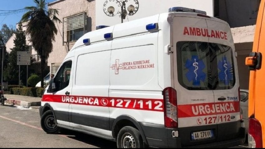 Bie nga kati i tretë i banesës, plagoset një 53 vjeçar në Durrës