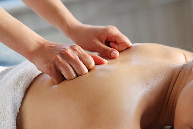 Përfitimet e masazhit erotik, sipas ekspertëve