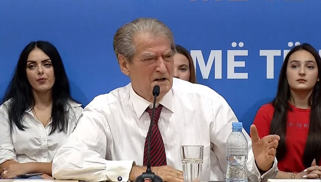 Berisha lëshon “kushtrimin” nga Vlora: Ngrihuni, kjo të zgjon edhe nga varri