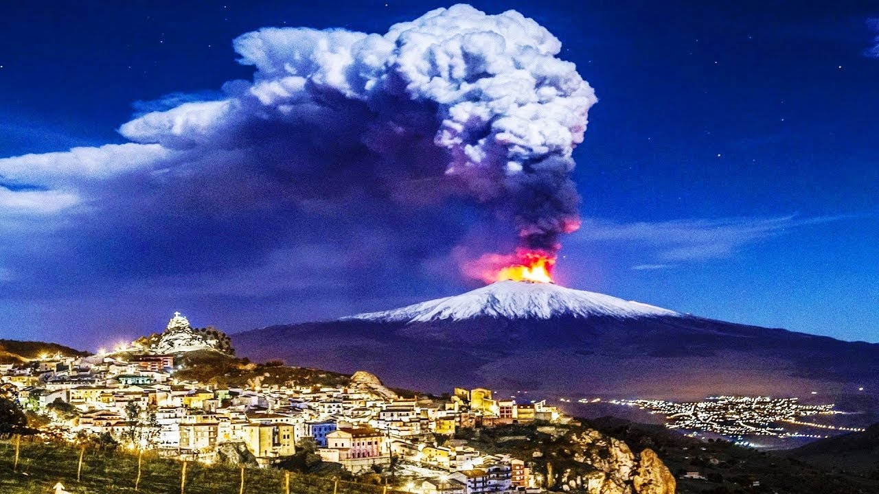 VIDEO/ Tym dhe flakë, shpërthen sërish vullkani “Etna”