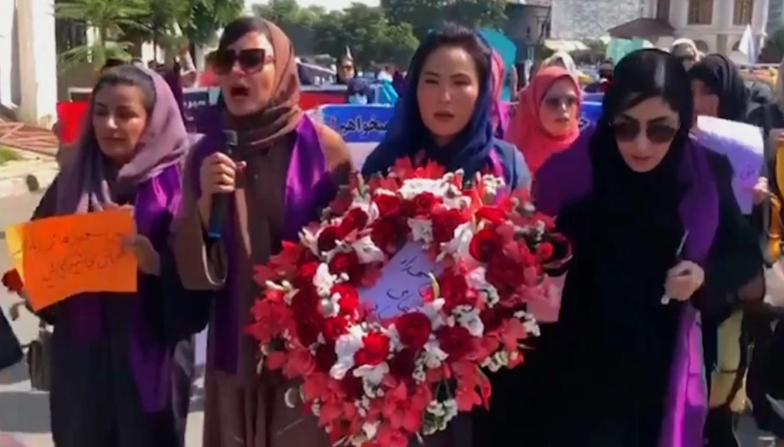 Gratë afgane nuk i ndalin protestat