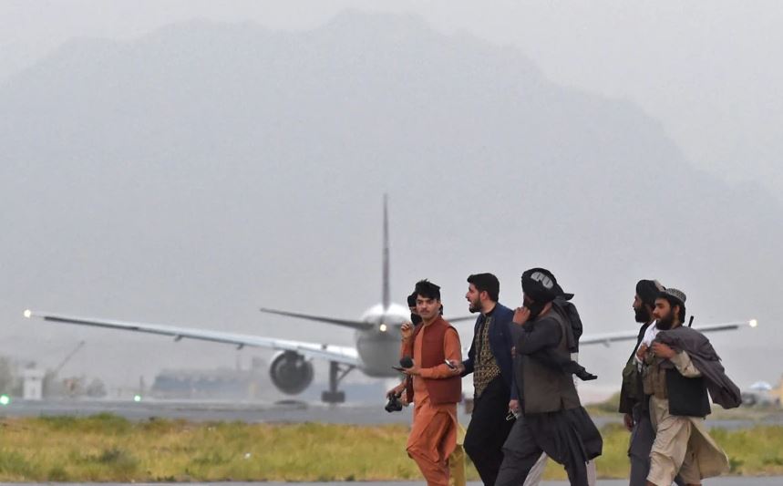 Pakistani do të rinisë fluturimet nga Kabuli për të ndihmuar me evakuimet