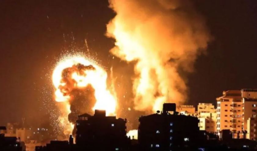 Izraeli bombardon Hamasin në Rripin e Gazës
