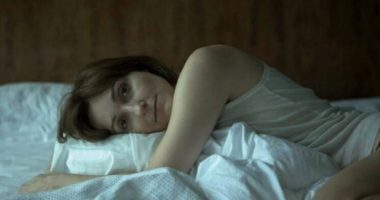 Cili është pozicioni i gjumit që na bën të shohim ëndrra erotike
