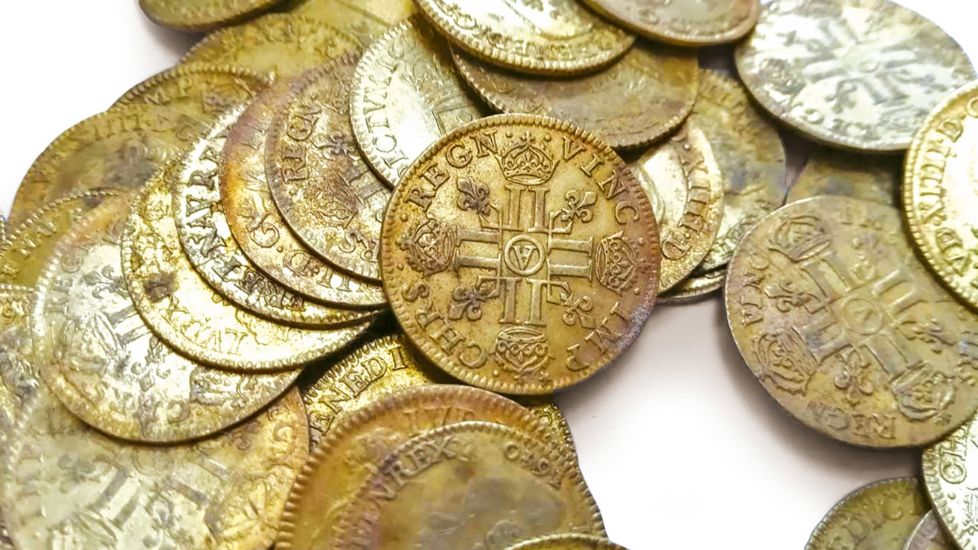 Ndërtuesit francezë zbulojnë një sasi prej 239 monedha ari me vlerë deri në 356 mijë dollarë