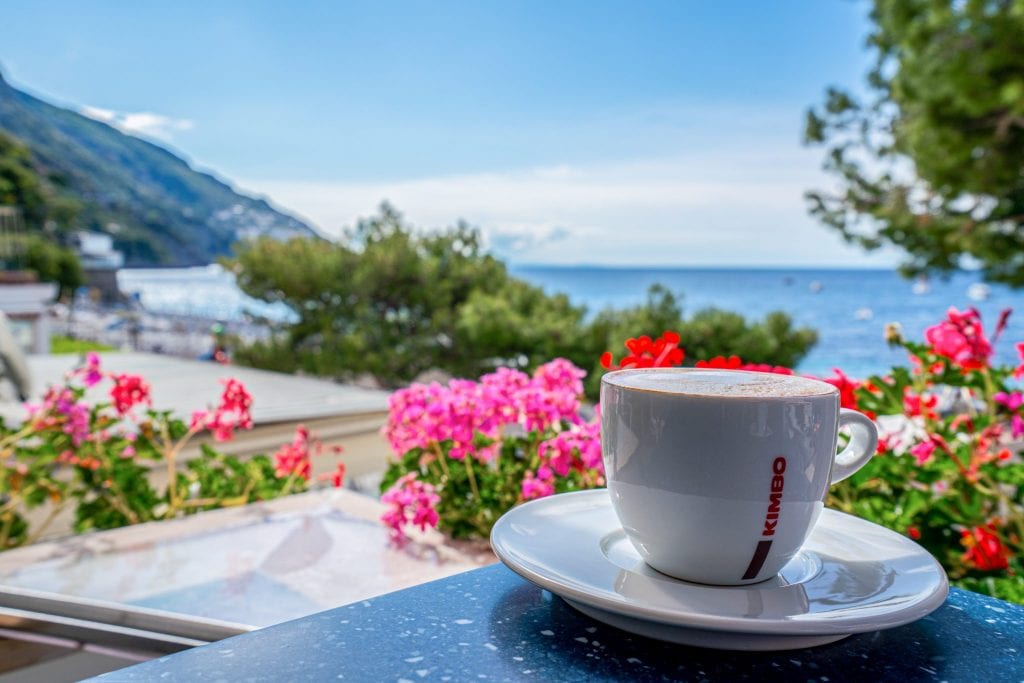 Rritja e çmimeve në kafe e restorante vijoi dhe në gusht