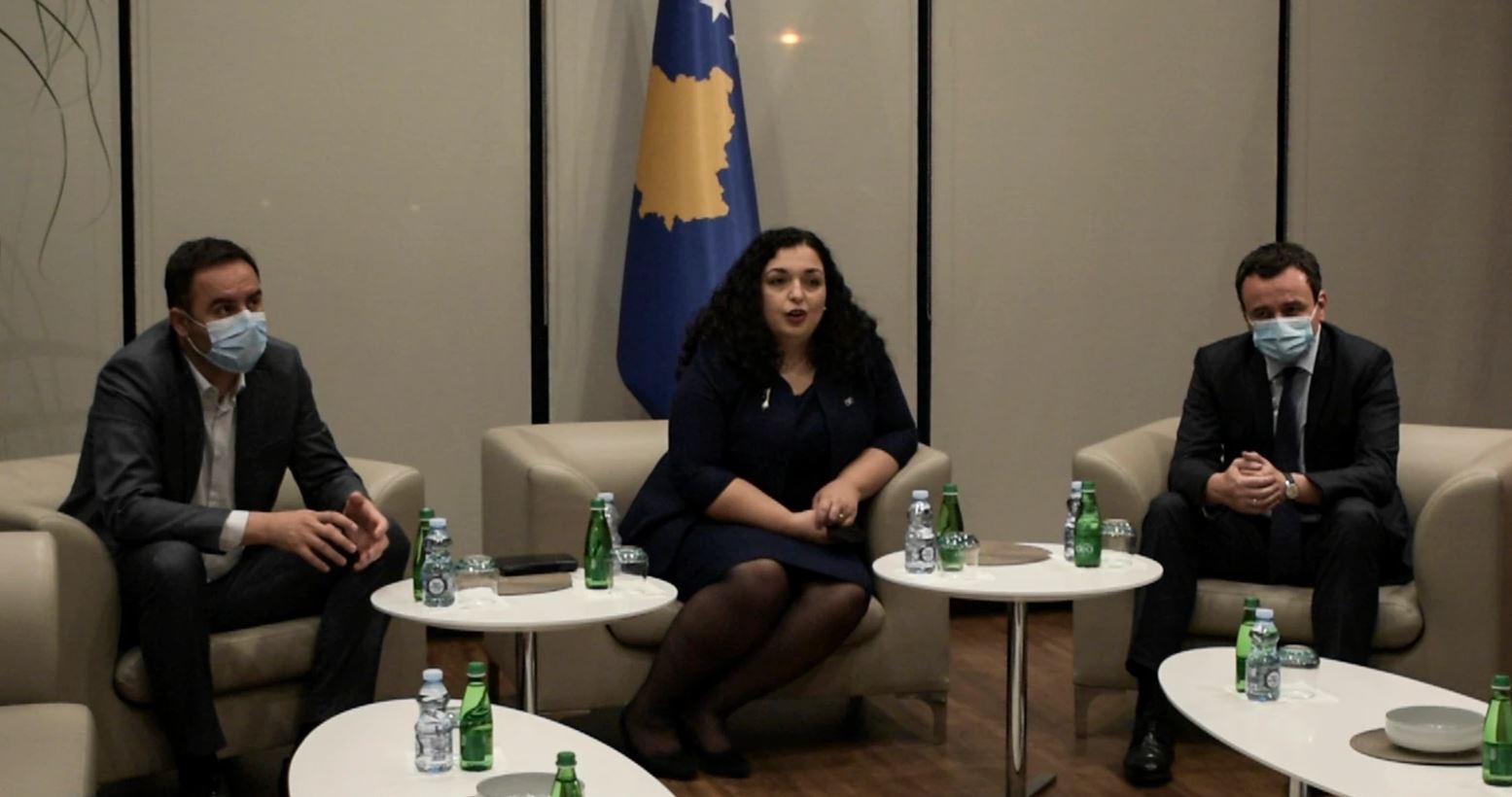 Kravata, libra dhe punime druri, dhuratat që morën liderët e Kosovës