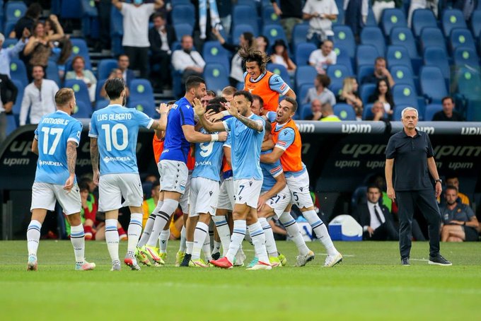 VIDEO/ Derbi i zjarrtë, Lazio mposht mes vuajtjesh Romën