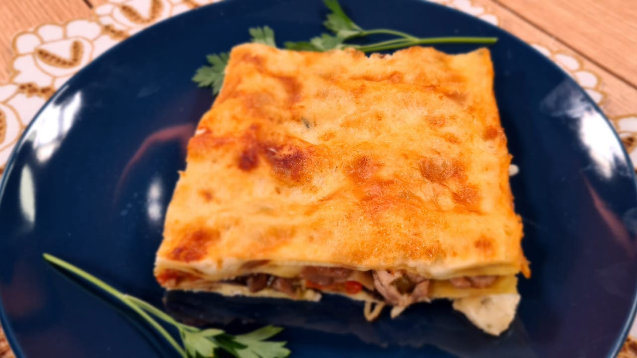 Lasagna me pulë dhe kërpudha – Receta nga Florenca Reçi