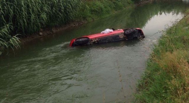 Makina bie në një kanal me ujë në Divjakë, ndërron jetë shoferi