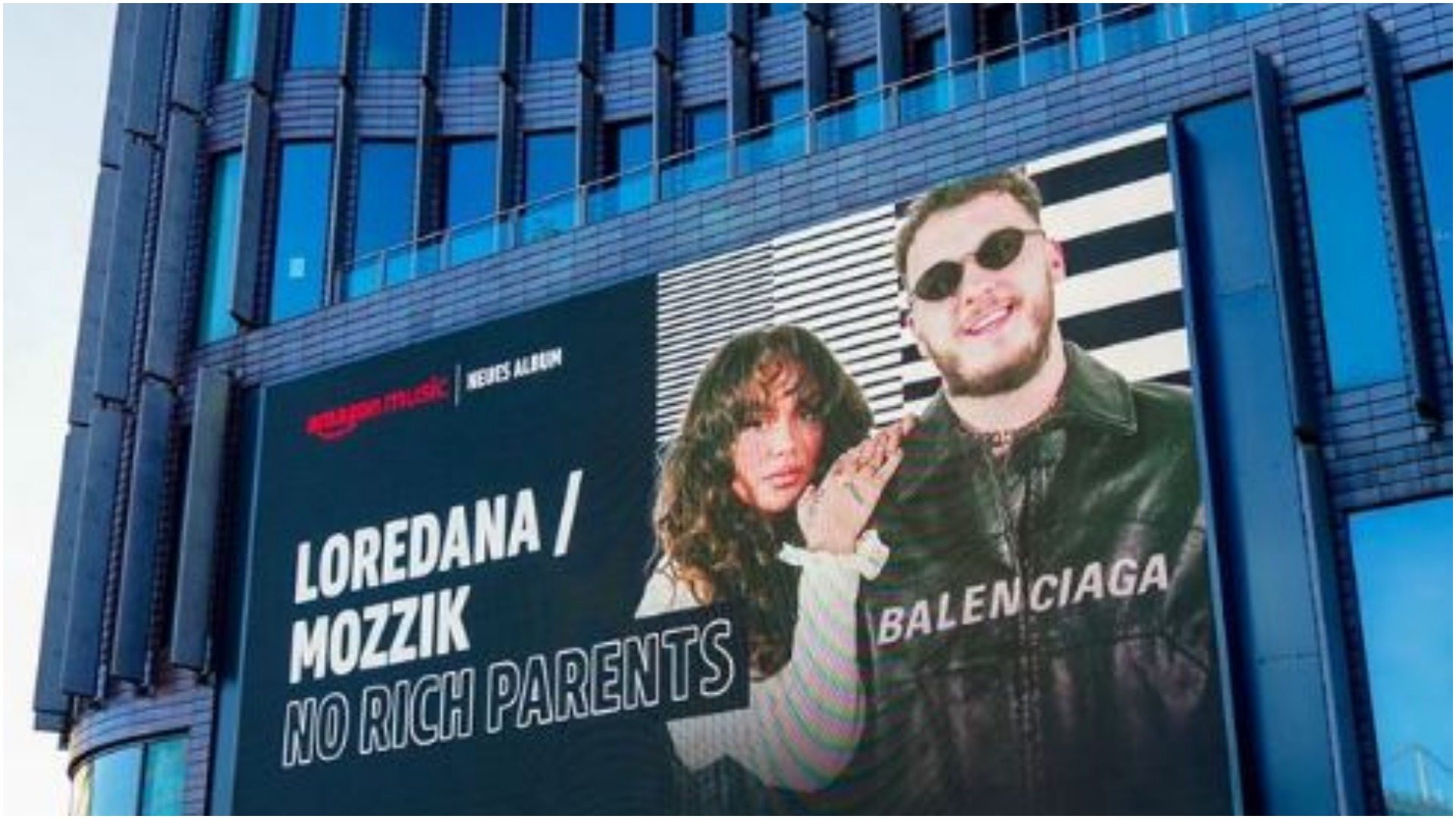 Sukseset nuk kanë fund, Mozzik dhe Loredana shfaqen në një “billboard” në Gjermani