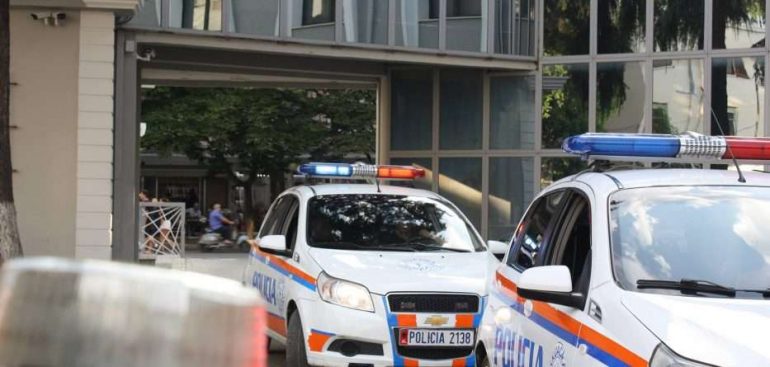 Tre aksidente në Tiranë, përfundojnë në spital dy persona