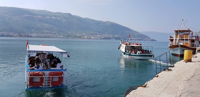 Bie nga anija turistike, vdes 25-vjeçarja në Vlorë