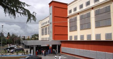 Vidhte kartat e identitetit pacientëve në spitalin psikiatrik për të marrë kredi, arrestohet infermierja