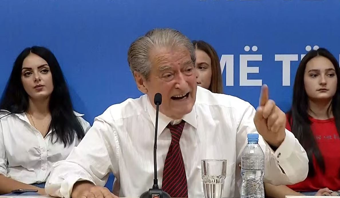 “Nuk na vendos dot në rresht”, Berisha dhe militanti demokrat mesazh Yuri Kim