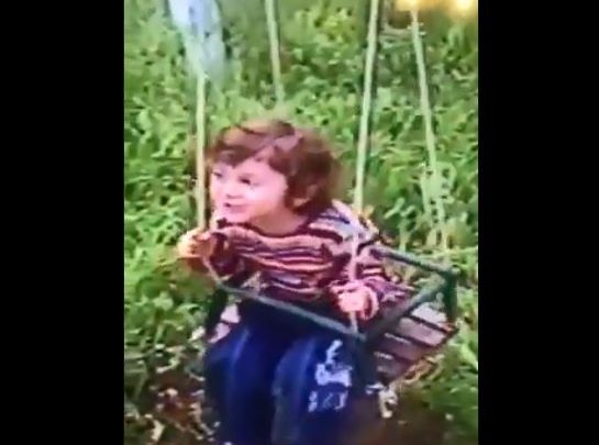 Video rrëqethëse, zyrtarja e lartë në Kosovë kur ishte 3 vjeçe: Millosheviçi është në burg se ka prerë fëmijët