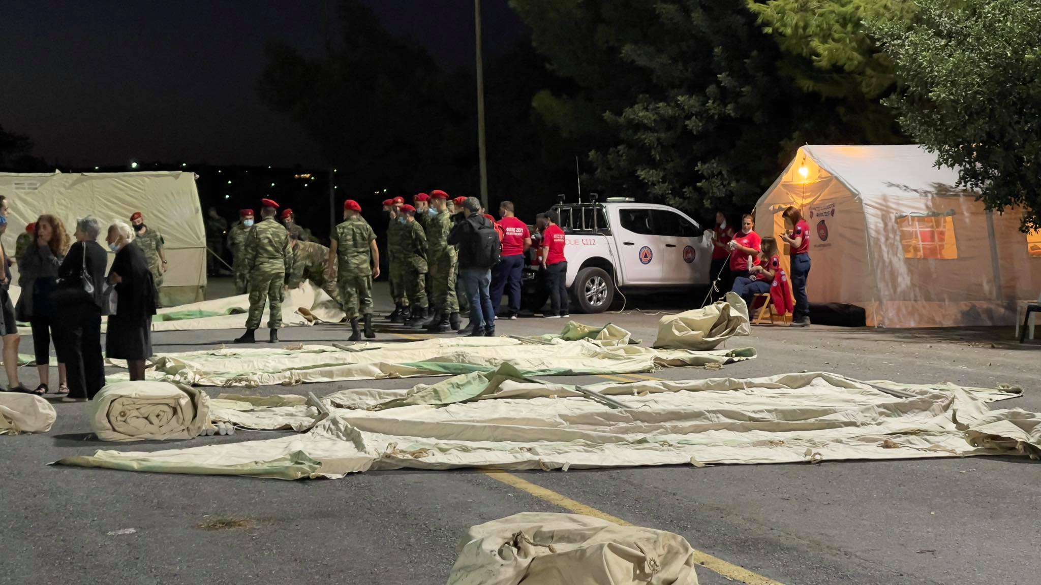 Frika nga tërmeti, mijëra njerëz e kalojnë natën jashtë në Kretë