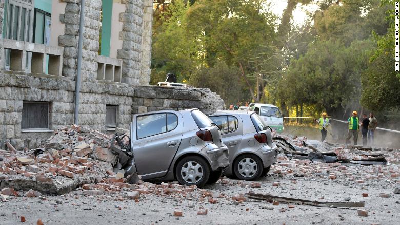 RASTËSIA/ Lëkundet Tirana, sot dy vite më parë, në të njëjtën orë ra tërmeti me magnitudë 5.8 të shkallës Rihter