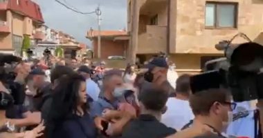 “Poshtë qeveria”/ Tragjedia në Tetovë, protestuesit thyejnë kordonin e policisë, nisen drejt zyrave të BDI-së