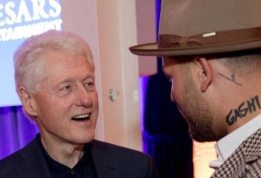 Reperi shqiptar takohet me Bill Clinton