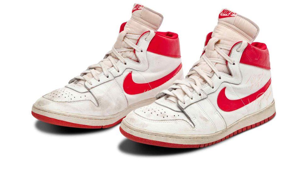 I veshi në vitin 1984, atletet e Michael Jordan shiten për 1.47 milionë dollarë