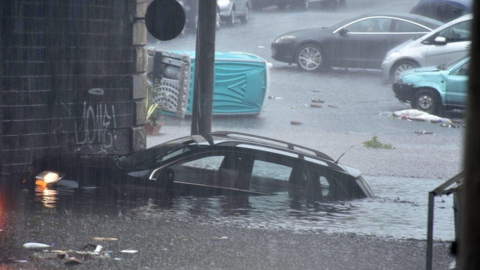 Përmbytjet në Siçili, humbin jetën 2 persona