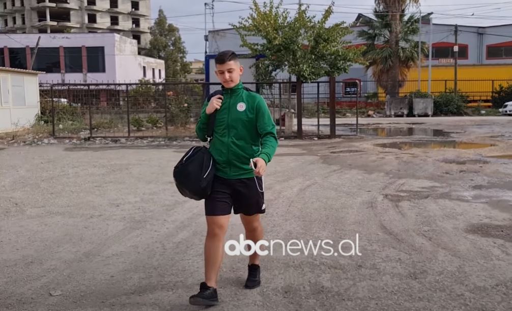 Andri Saraçi, 15-vjeçari nga Fieri kampion në peshëngritje