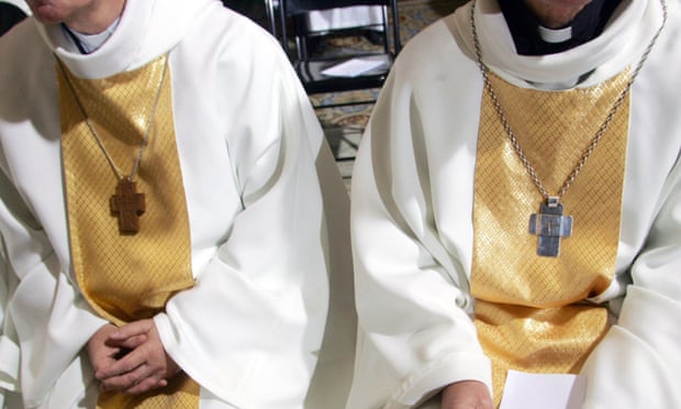 Raporti tronditës: 216,000 fëmijë janë abuzuar seksualisht nga priftërinjtë francezë që nga viti 1950
