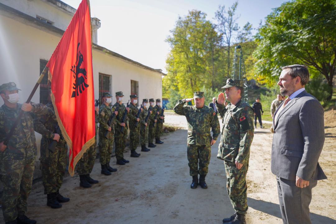 Amerika “blindon” ushtrinë shqiptare