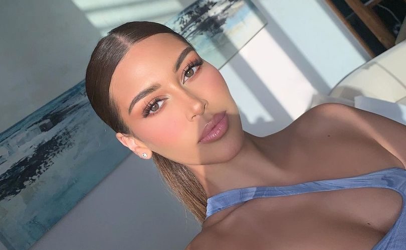 Kjo është sozia e Kim Kardashian që po çmend internetin