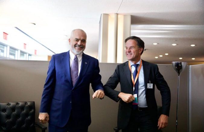 Integrimi/ Holanda krah Maqedonisë së Veriut e Shqipërisë, Rutte “shuplakë” Bullgarisë