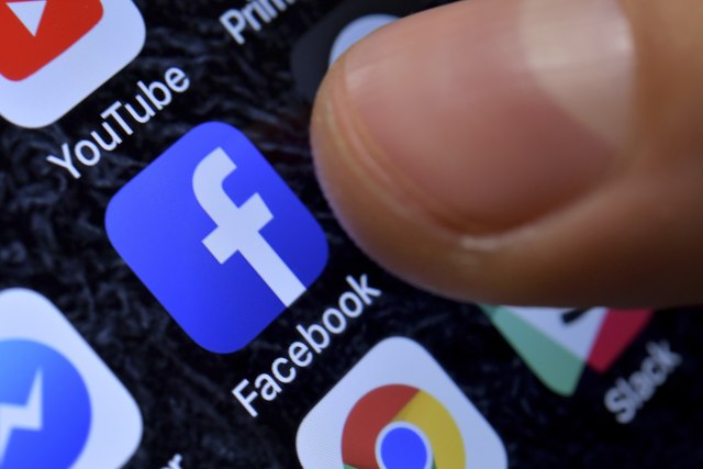 Gjatë bllokimit Facebook doli në shitje gabimisht